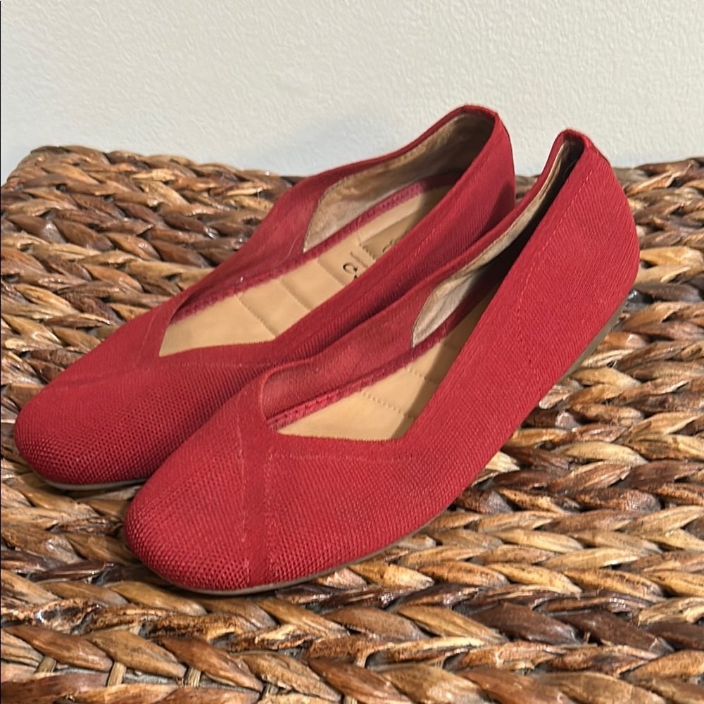 ME TOO Red Flats Classic Slip-On Design